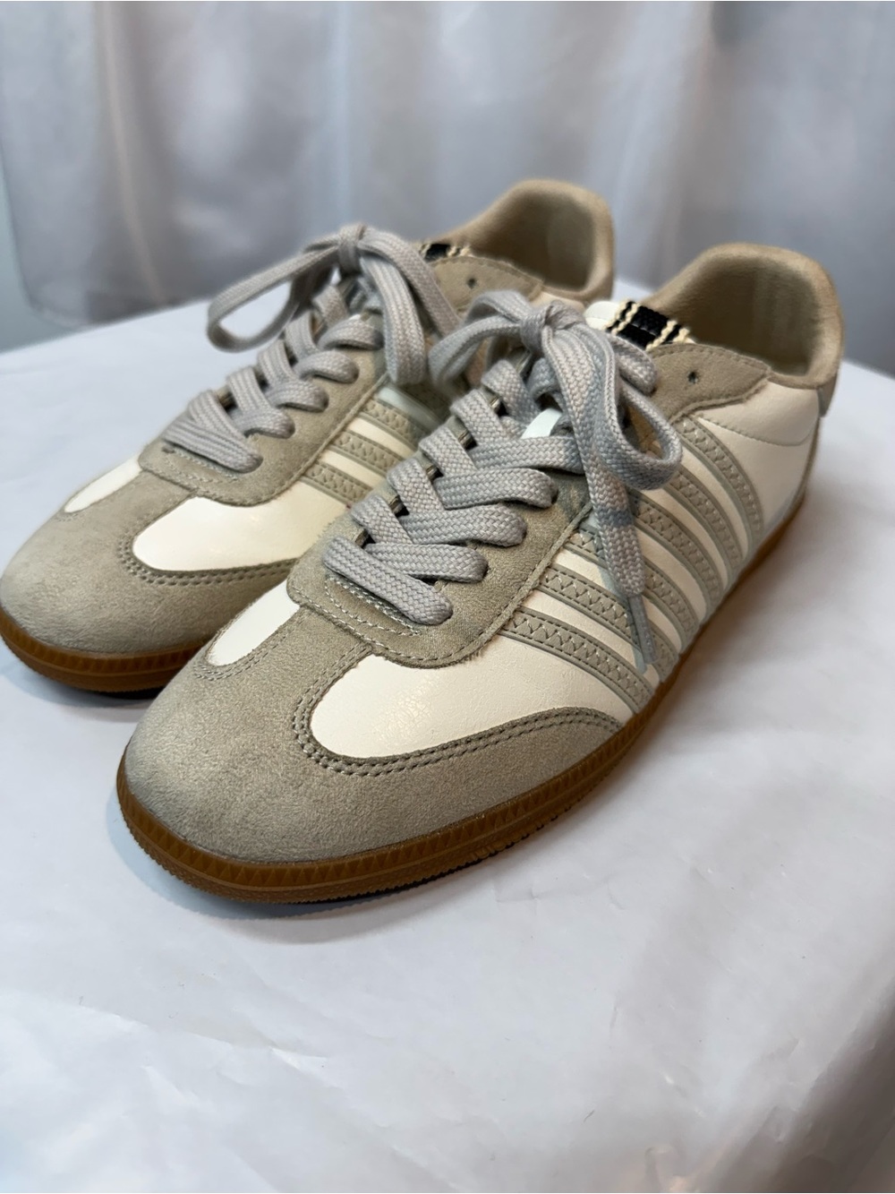 Shu Shop Grey and White Sneakers size 7 Adorable 🌸